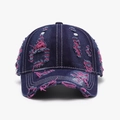 Casquette baseball en jean bleu foncé avec détails déchirés roses et surpiqûres - Denim bleu foncé avec surpiqûres roses