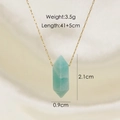 Collar de prisma de cristal azul claro en cadena dorada con peso y medidas detalladas - Amazonita