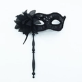 Elegante maschera nera per ballo in maschera con fiore laterale e paillettes - Con Manico / Nero