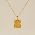 Collana in acciaio dorato con ciondolo quadrato lettera B e bordi in pizzo traforato - Lettera B