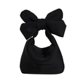 Sac à main noir minimaliste avec grand nœud décoratif sur fond blanc neutre - Noir