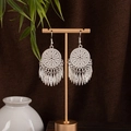 Orecchini etnici boho in argento con nappe e disco intagliato su supporto dorato - Nappa a Disco Intagliato Traforato (E4063-2) / Argento