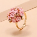 Verstelbare gouden ring met roze bloemen, sprankelende strass en verfijnde details - Oorbellen / Lichtroze