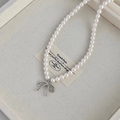 Elegante collana di perle con ciondolo a fiocco d'argento su sfondo carta vintage - 5# Collana di Perle con Fiocco (6mm)