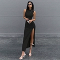 Elegante vestido midi negro sin mangas de cuello redondo con abertura lateral y fruncidos - S / Negro