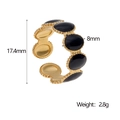 Dettaglio anello oro aperto con inserti neri che mostra diametro 17,4mm e peso 2,8g - Nero