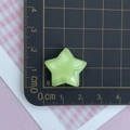 Macro di stella in resina verde chiaro con glitter da 2cm per fai-da-te su tappeto - Stella Verde Glitterata