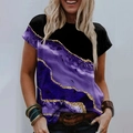 Damen Kurzarm T-Shirt mit schwarz-violettem Marmordruck an einem Model gezeigt - Lila
