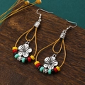 Vintage boheemse bloemoorbellen met geel koord en kleurrijke kraalaccenten - Geel Leren Touw Veelkleurige Kraal Stijl / Antiek Zilver Veelkleurig (1551)