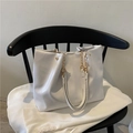 Sac fourre-tout blanc minimaliste avec chaîne dorée et finition en cuir texturé - Blanc
