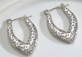 Irregular silver geometric V-shaped earrings with hammered texture and snap closure - Silver Style K7-92