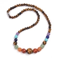 Boho tijgeroog kralenketting met kleurrijke 7 chakra stenen in elegante S-vorm - Tijgeroog Ketting