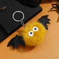 Détail d'un porte-clés chauve-souris en peluche rousse avec ailes noires pour Halloween - Jaune Gingembre