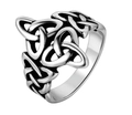 Nahaufnahme eines Vintage-Rings aus Edelstahl mit filigranem keltischem Knotenmuster - US 7 / Hohlwebe-Stil (23205)