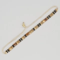 Détail du bracelet tissé avec perles en résine ambre et noir mat avec nœud coulissant - Or Noir Ambre Marbre Tissé