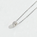 Collana d'argento con ciondolo cilindrico in pavé di zirconi su catena a maglie sottili - Argento con Zirconia Completa