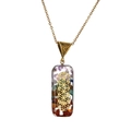 Collana dorata con ciondolo rettangolare in resina, cristalli colorati e fiore della vita - Pendente Fiore della Vita in Resina e Frammenti di Pietra