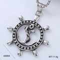 Vue macro d'un pendentif ancre viking argenté avec gravures de nœuds celtiques - Ancre & Gouvernail (Pendentif Unique Style 20)