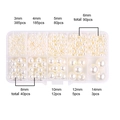 Détail d'une boîte de 10 compartiments avec des perles ABS blanches de tailles variées - Coffret Perles Blanc Crème (800 pcs)
