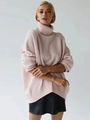 Détail de la texture du pull rose à col roulé oversize avec une finition en maille fine - S / Rose