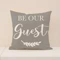 Grauer quadratischer Kissenbezug mit weißem 'BE OUR GUEST' Text und Blattmuster-Druck - Grau Be Our Guest-YMS47-3 / 45x45cm(Nur Bezug)