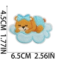 Patch ricamata orsetto con fiocco blu che dorme su nuvola per abbigliamento bimbi - Stile Orsetto che Dorme sulla Nuvola (C23XX-12-06)