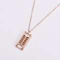 Dettaglio della collana con ciondolo abaco quadrato in oro rosa con perle in metallo - Oro rosa