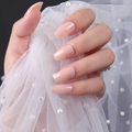 Nahaufnahme glänzender blassrosa Ballerina-Kunstnägel mit glänzendem UV-Top-Coat-Finish - Glänzend Nude Rosa (DBLL-08)