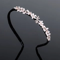 Cerchietto oro rosa con gemme floreali rosa e strass su fascia nera testurizzata - Piccolo fiore a farfalla-Bianco