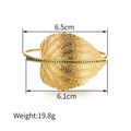 Bracelet manchette feuille dorée avec gemmes vertes et texture détaillée, largeur 6,5 cm - Style Feuille Strass Vert (B1115)
