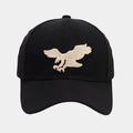 Detalle del bordado de águila beige en una gorra de béisbol de algodón negro de calidad - Ajustable / Negro con bordado beige