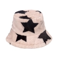 Détail du chapeau cloche en peluche beige avec motifs d'étoiles noires et texture douce - Poche zippée