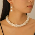 Ensemble bijoux perles blanches comprenant un collier torsadé et boucles d'oreilles - Parure de Collier Torsadé Multi-Rangs en Perles (Blanc KWG0103)