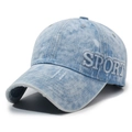 Berretto da baseball in denim lavato azzurro con ricamo SPORT e dettagli usurati - Regolabile / Azzurro