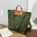 Legergroene canvas draagtas met bruine lederen handgrepen en een afneembare schouderriem - Groen
