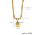 Halskette aus Titanstahl in Gold mit grünem Zirkonanhänger für Damen im modernen Design - Gold August Olivgrüner Zirkon