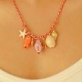 Collana bohémien tema oceano con cordino rosso e bianco e ciondoli a stella marina - Rosso 8280 (Collana)