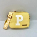 Borsa a tracolla gialla con patch P bianca e ecopelle testurizzata per donna - Giallo