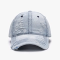 Hellblaue Baseballkappe aus Denim im Distressed-Look mit Vintage-Löchern und Baumwolle - Verstellbar / Hellblau (25A286)