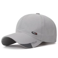 Berretto sportivo grigio in mesh traspirante con microfori e logo SportStyle - Regolabile / Grigio chiaro