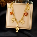 Bracelet à breloques en acier doré avec pendentifs étoile, lune, cœur et nœud - Collier Doré à Pendentifs Multiples (N3889)