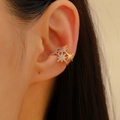 Ear cuff de estrella vintage dorada con incrustaciones de circón para orejas sin perforar - Estilo de triple estrella (0840)