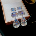 Orecchini pendenti in argento con strass e cristalli a goccia e rettangolari brillanti - Perno per orecchino in argento - Bianco AB
