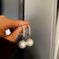 Stile a Forma di C Bianca