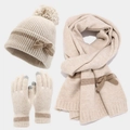 Detailansicht beige Strick-Winterset mit Schleife-Mütze, Schal und Touch-Handschuhen - Beige