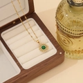 Collana con ciondolo a sole vintage con pietra verde in una scatola regalo in legno - 1#Giada Africana