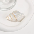 Pince à cheveux en forme de coquillage crème nacré avec des lignes dorées fines - Blanc Clair de Lune