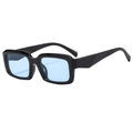 Occhiali da sole rettangolari retrò con montura nera e lenti azzurre per un look vintage - Montatura Nera Lenti Blu
