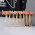 Vista macro del pettine per capelli in oro fatto a mano con cristalli rosa e arancio - Cristallo Anguria + Pettine Oro 20 Denti