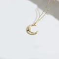 Elegante collana con ciondolo a mezzaluna dorata con design geometrico cavo minimalista - Bianco